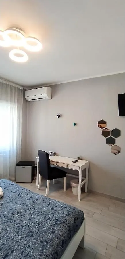 Pretty Tiburtina Room Rzym